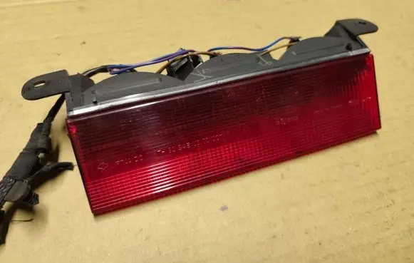 Chrysler PT Cruiser Third/center stoplight 05288748AC