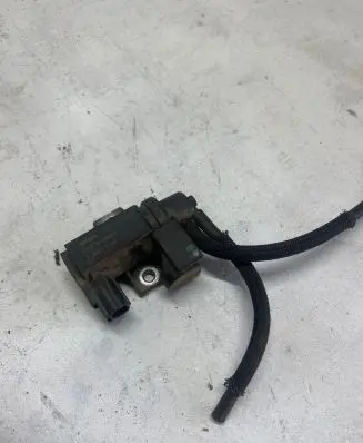 Lexus IS 220D-250-350 Vacuum valve 258190R011 70051308