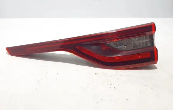 Tailgate rear/tail lights