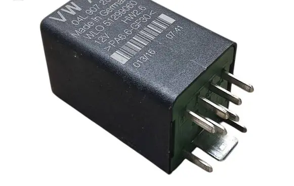 Skoda Octavia Mk3 (5E) Glow plug pre-heat relay 04L907282 51299060