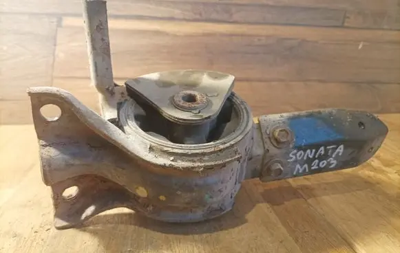 Hyundai Sonata Engine mount bracket