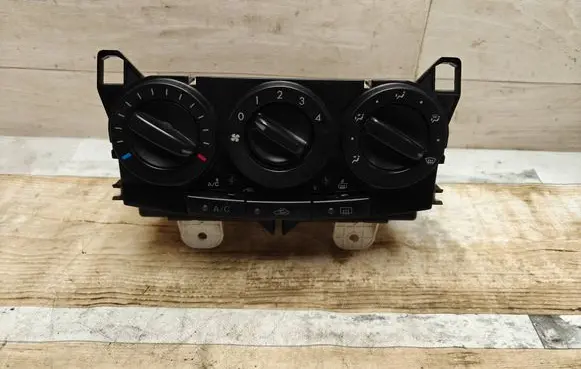 Mazda 5 Climate control unit M1900CC33