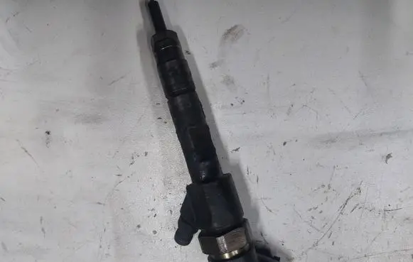 Volvo S40, V40 Fuel injector 8200238528