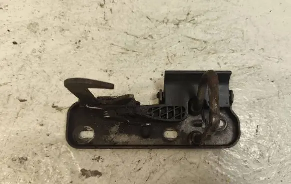 Volkswagen Golf V Engine bonnet/hood lock/latch loop/hook 1K0823480