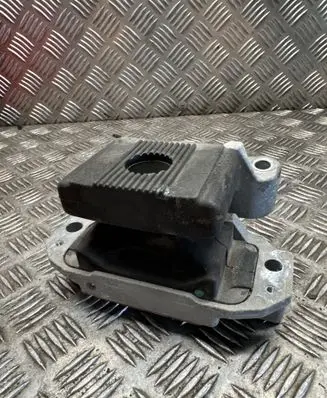 Mitsubishi Outlander Engine mount bracket