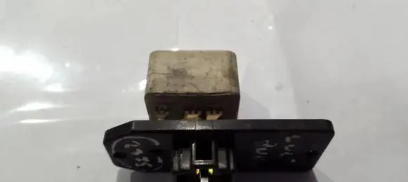 Mitsubishi Colt Heater blower motor/fan resistor 8k534