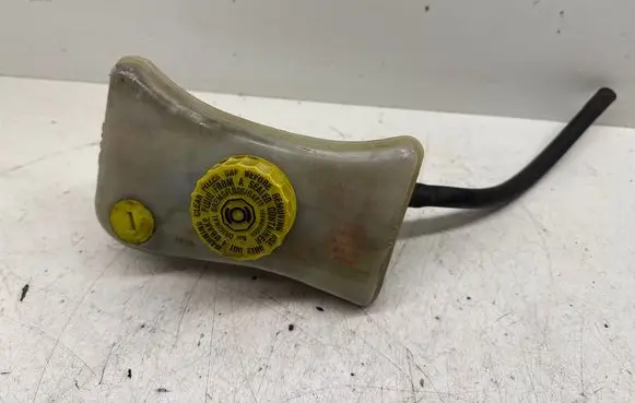 Volkswagen PASSAT B5.5 Brake fluid reservoir 8E0611301E