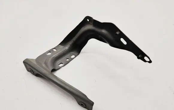 Volkswagen Tiguan Fender mounting bracket 5NA821135B
