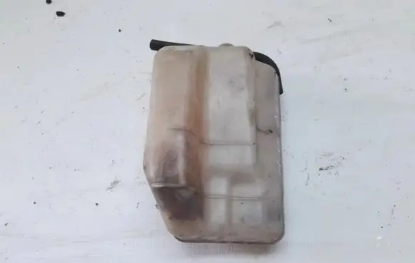 Windshield washer fluid reservoir/tank