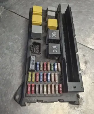 Mercedes-Benz Sprinter W901 W902 W903 W904 Fuse module A9065450401