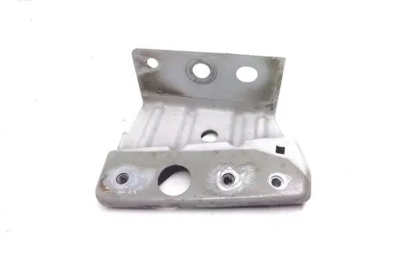 Nissan Qashqai Fender mounting bracket
