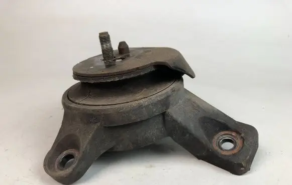 Subaru Outback Engine mount bracket