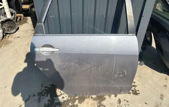 Mitsubishi Grandis Rear door