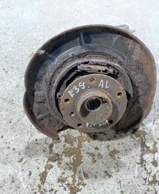 BMW 5 E39 Rear wheel hub spindle/knuckle 