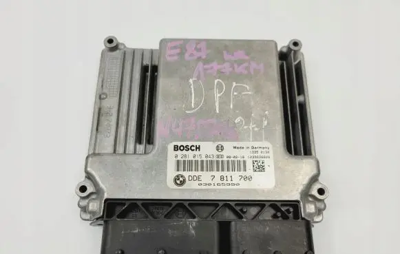BMW 1 E81 E87 Engine control unit/module 0281015043