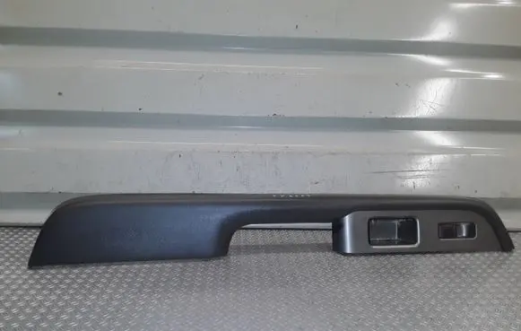 Nissan X-Trail T30 Front door interior handle trim 80948EQ300