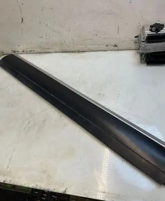 Porsche Cayenne (9PA) Front door trim (molding) 7L583779