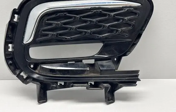 Chrysler Pacifica Front fog light trim/grill 9448949795A 1006 GH26624