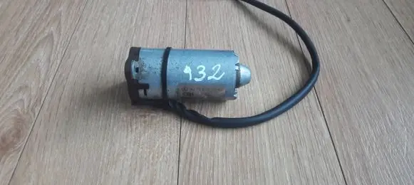 Mercedes-Benz E W210 Seat adjustment motor A2108207742