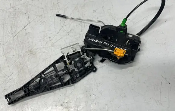 Opel Insignia A Rear door lock 3023880