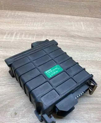 Volkswagen Golf III Engine control unit/module ECU 811906264 0280800104