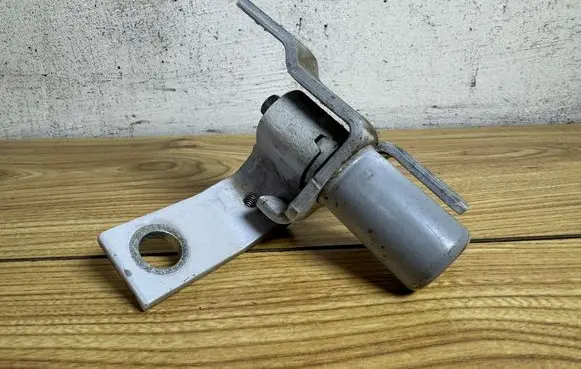 Ford S-MAX Front door lower hinge 