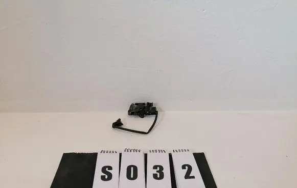 Volvo XC40 Engine bonnet/hood lock/catch 32277429