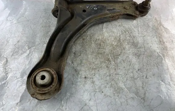 Mercedes-Benz Vito Viano W638 Front lower control arm/wishbone