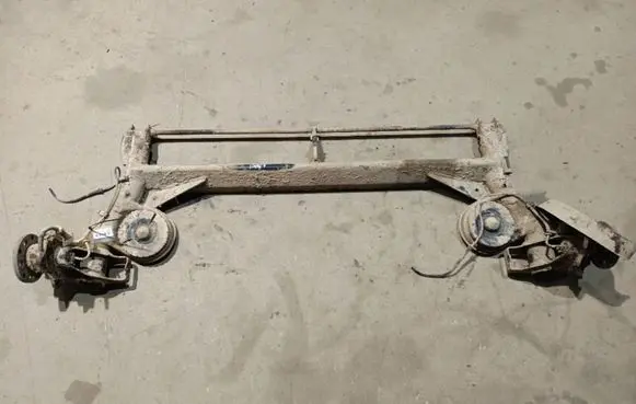 Volkswagen PASSAT B5 Rear subframe 