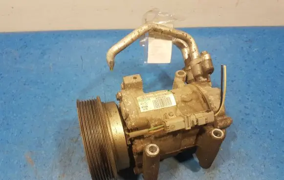 Renault Clio III Air conditioning (A/C) compressor (pump) 8200578856
