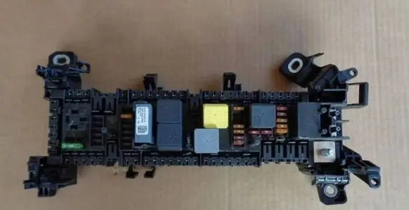 Mercedes-Benz A W176 Fuse module MCD4109