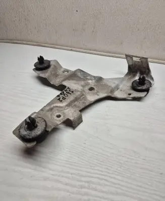Volvo S60 Air filter cleaner box bracket assembly 8666209 9111