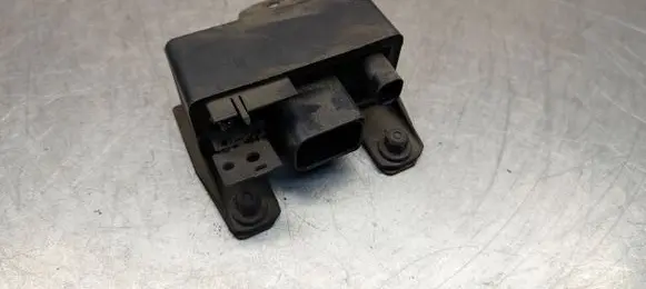 Mercedes-Benz E W211 Glow plug pre-heat relay 0255452832