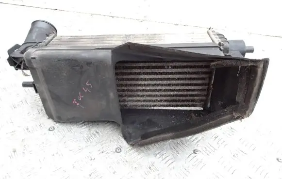 Ford Focus Intercooler radiator BV619L440CG Y2488006 FCC7A