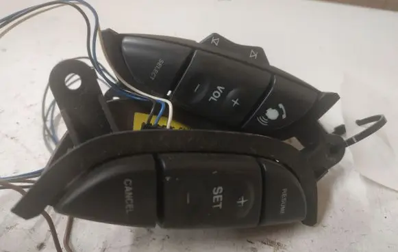 Steering wheel buttons/switches