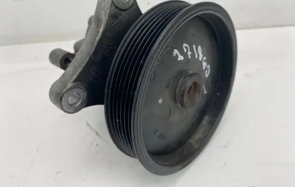 Mercedes-Benz E W212 Power steering pump A0064667501