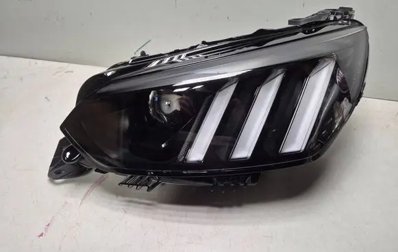 Peugeot 208 II Headlight/headlamp 