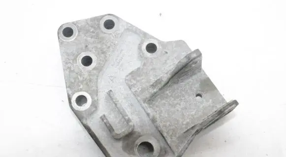 Land Rover Range Rover Evoque L538 Engine mounting bracket
