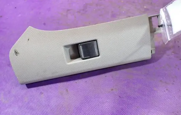 Toyota Yaris Quarter vent window switch 74231-0D090