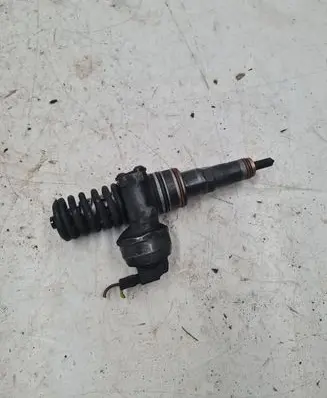 Volkswagen PASSAT B5 Fuel injector 0414720030