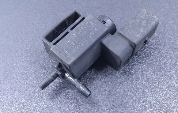 Audi A8 S8 D4 4H Vacuum valve 037906283C