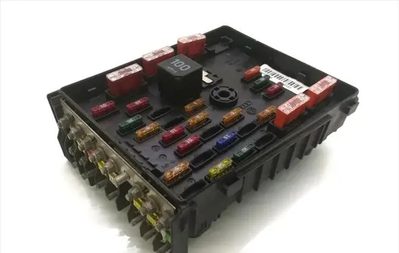 Volkswagen PASSAT B6 Fuse module 3C0937125 6359-2777