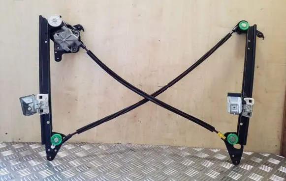 Rear door manual window regulator