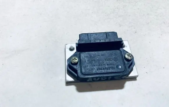 Audi 80 90 S2 B4 Ignition amplifier control unit 211905351d