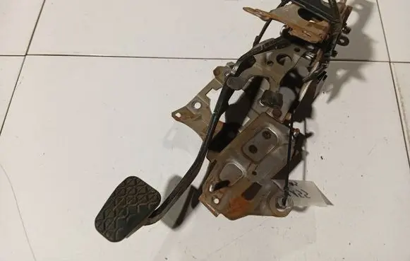 Ford Fiesta Brake pedal 