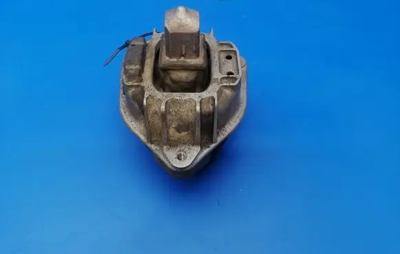BMW 5 GT F07 Engine mount bracket 6777371 22116777371 68623513