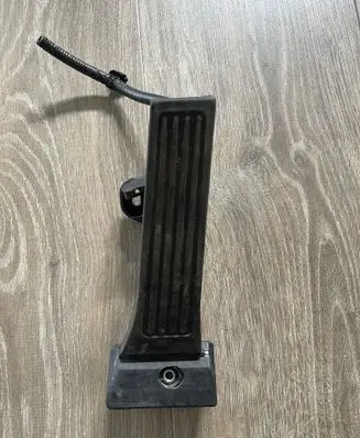 Hyundai Santa Fe Accelerator throttle pedal 32700D4200