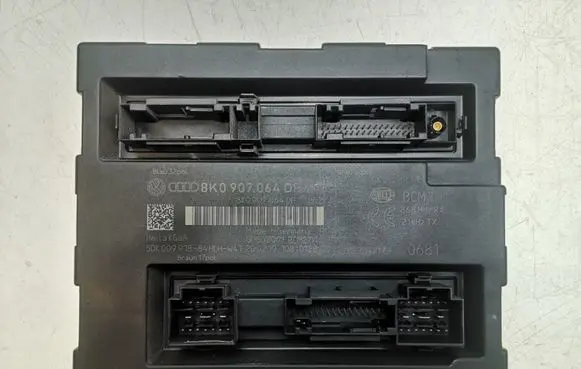 Audi A4 S4 B8 8K Comfort/convenience module 8K0907064DP