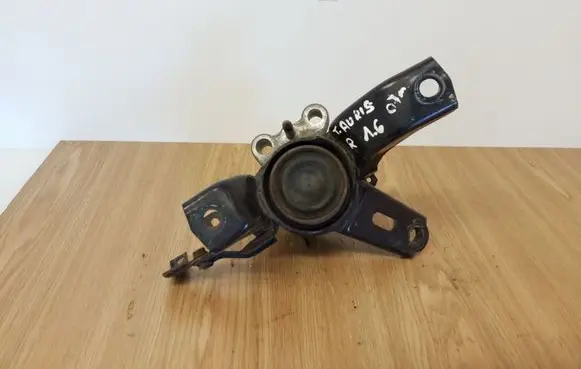 Toyota Auris 150 Engine mount bracket