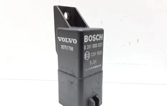 Volvo V70 Glow plug pre-heat relay 30751798 0281003037